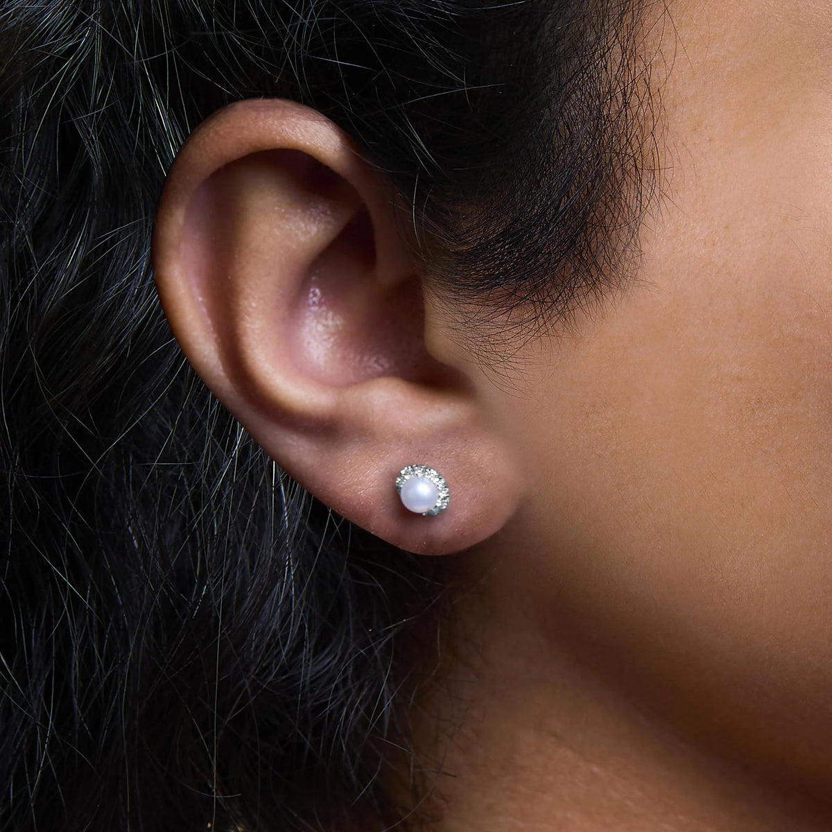 10K White Gold 4.5mm Cultured Freshwater Pearl and 1/7 Cttw Diamond Halo Stud Earring (I - J Color, I1 - I2 Clarity) - LinkagejewelrydesignLinkagejewelrydesign