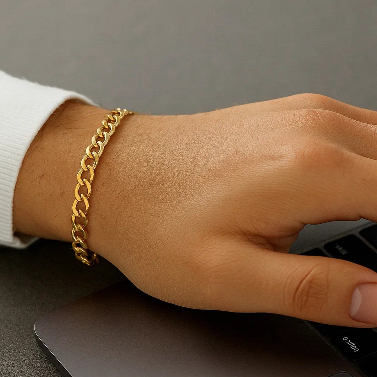 10k Yellow Gold Lite Curb Bracelet (6.20 mm) - LinkagejewelrydesignLinkagejewelrydesign