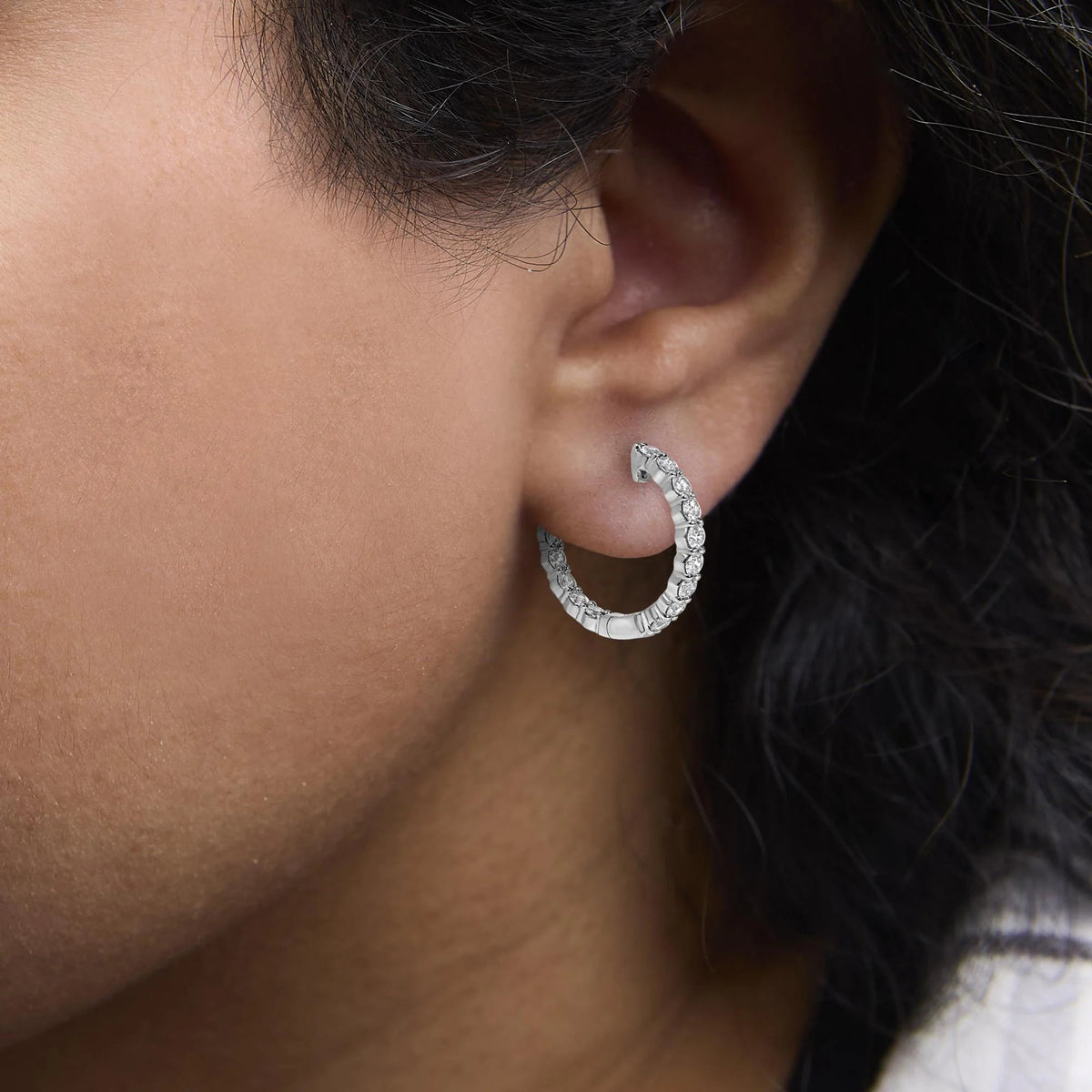 14K Gold Shared Prong Set Diamond Inside Out Hoop Earrings (G - H Color, I1 - I2 Clarity) - LinkagejewelrydesignLinkagejewelrydesign