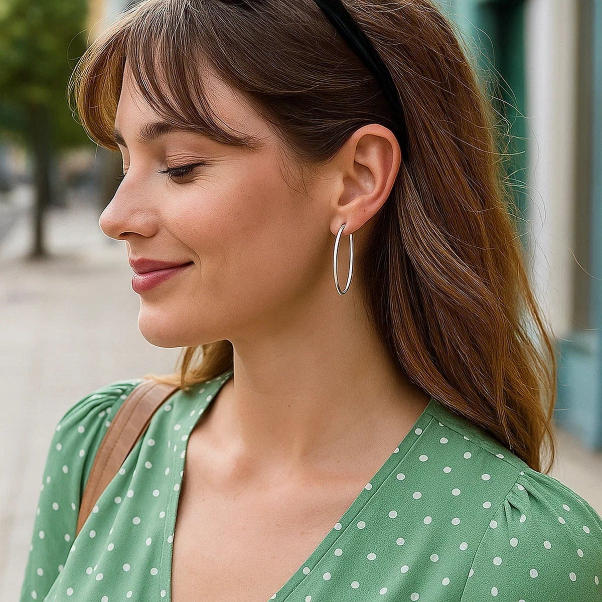 14k White Gold Slim Oval Shape Hoop Earrings - LinkagejewelrydesignLinkagejewelrydesign