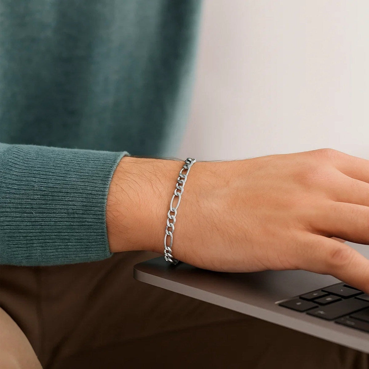 14k White Gold Solid Figaro Bracelet (3.80 mm) - LinkagejewelrydesignLinkagejewelrydesign