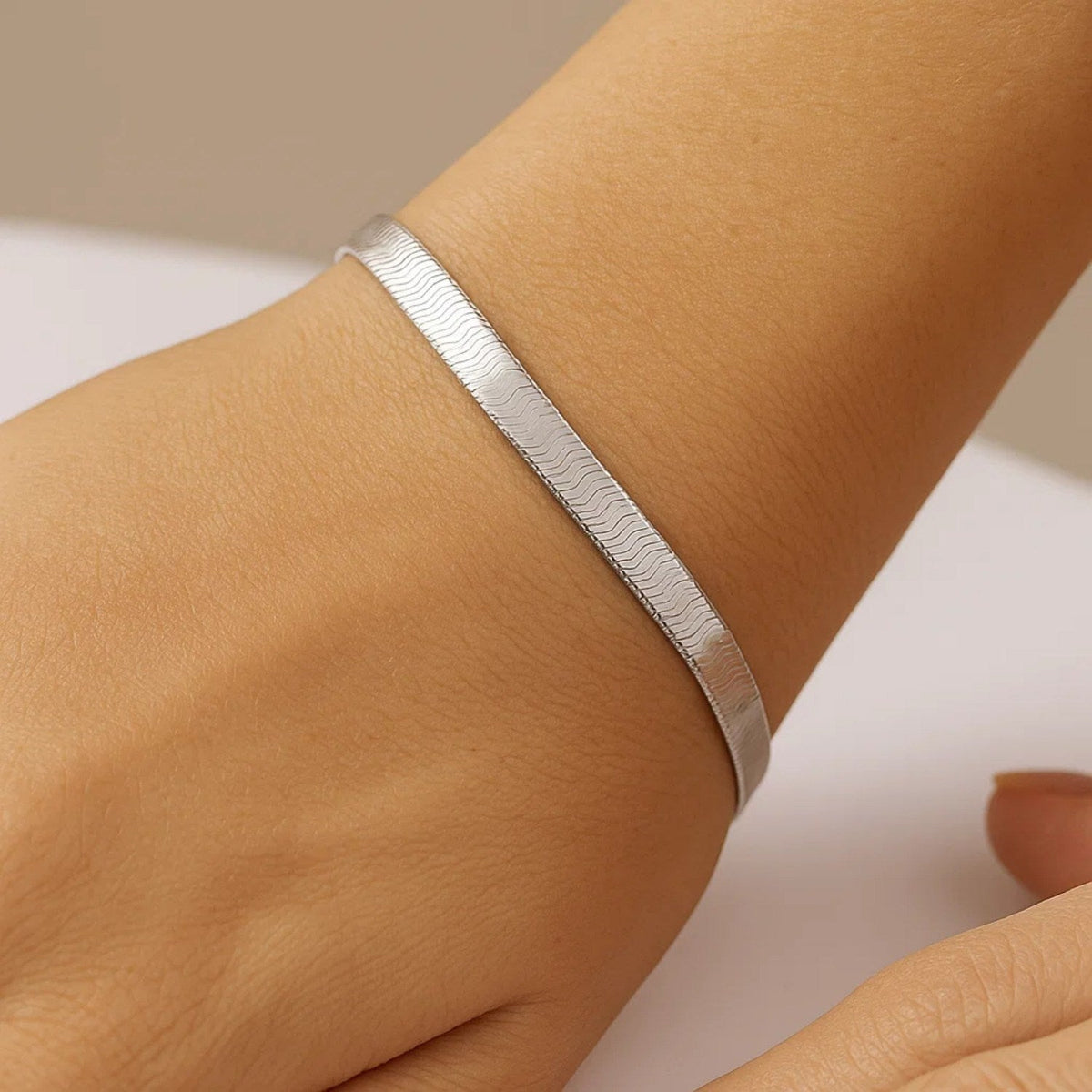 14k White Gold Super Flex Herringbone Bracelet (4.60 mm) - LinkagejewelrydesignLinkagejewelrydesign