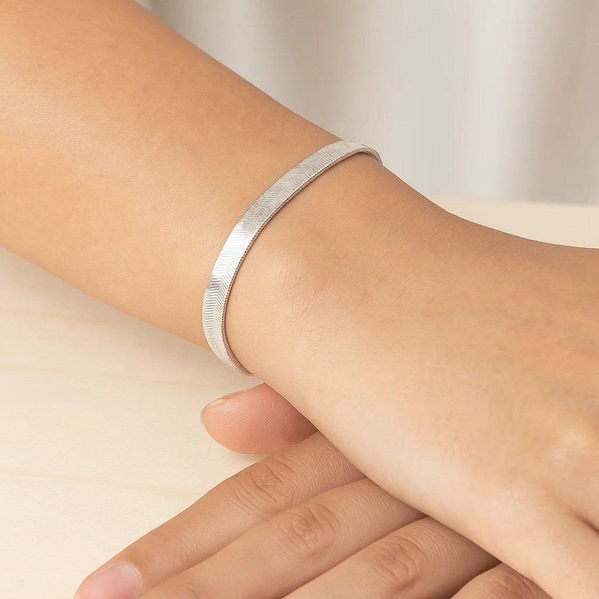 14k White Gold Super Flex Herringbone Bracelet (4.60 mm) - LinkagejewelrydesignLinkagejewelrydesign