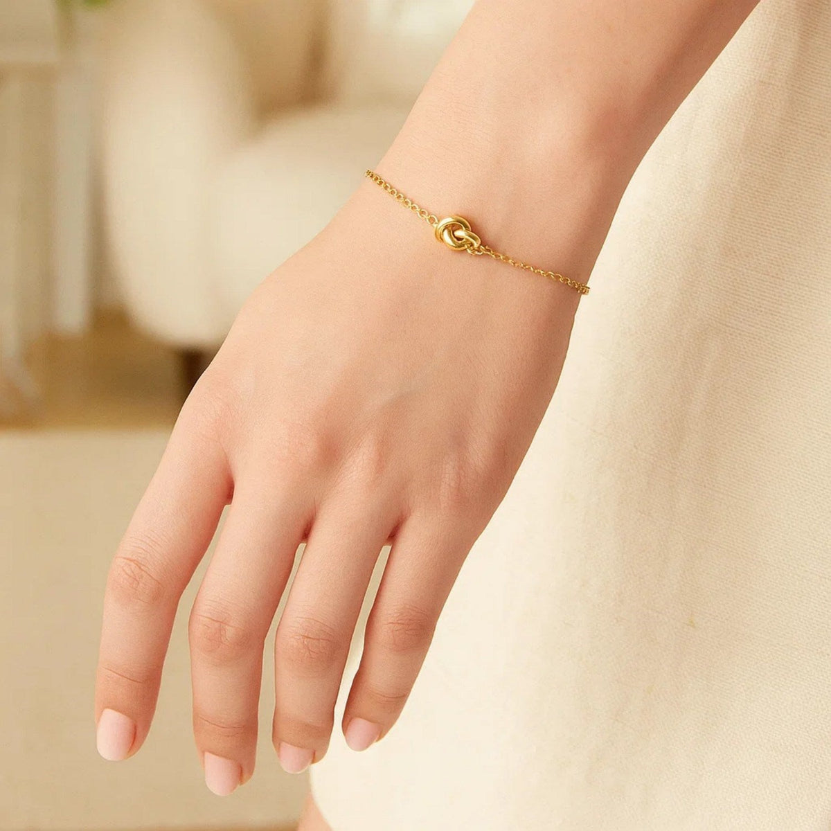 14k Yellow Gold Chain Bracelet with Polished Knot - LinkagejewelrydesignLinkagejewelrydesign