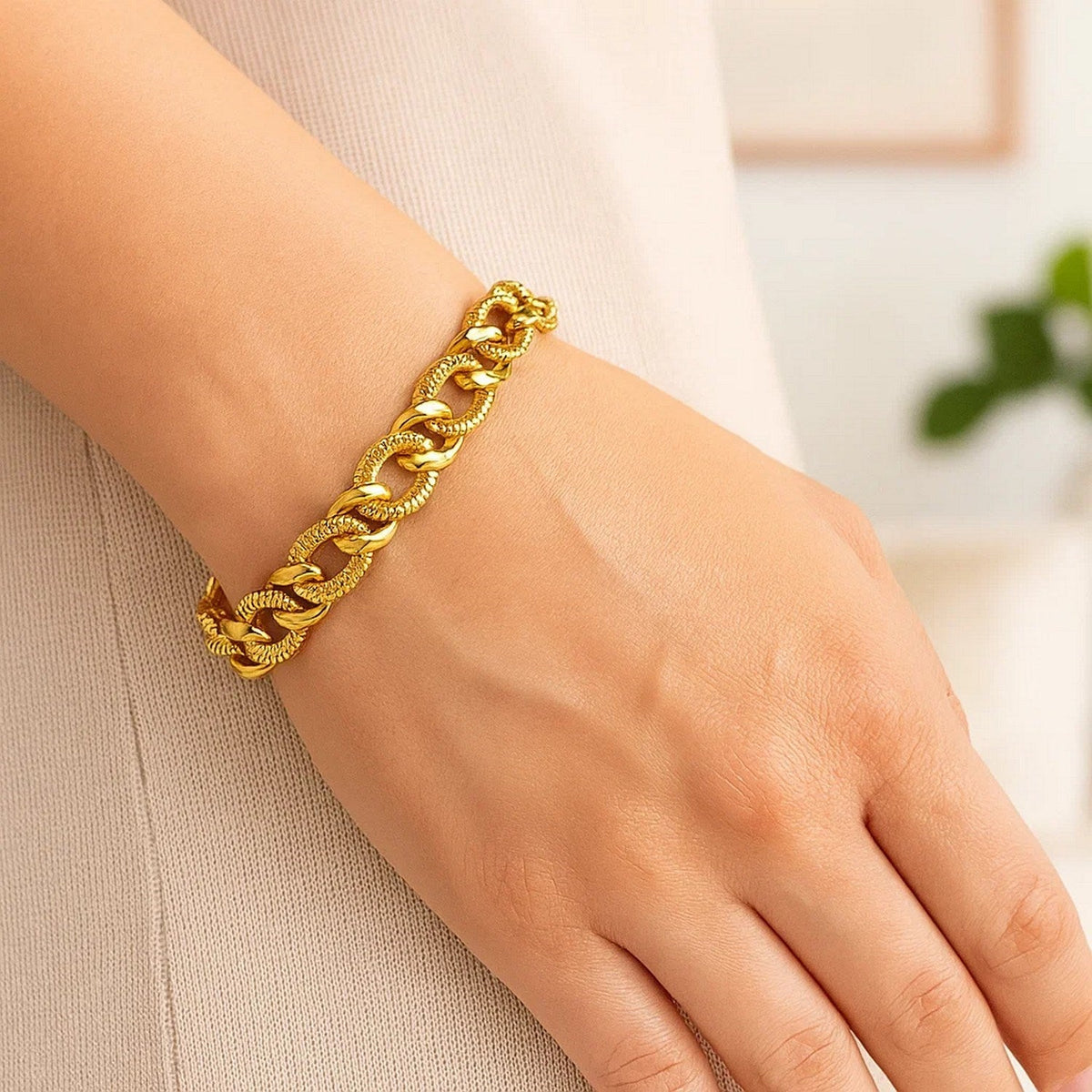 14k Yellow Gold Curb Chain Design with Diamond Cuts Bracelet (8.80 mm) - LinkagejewelrydesignLinkagejewelrydesign