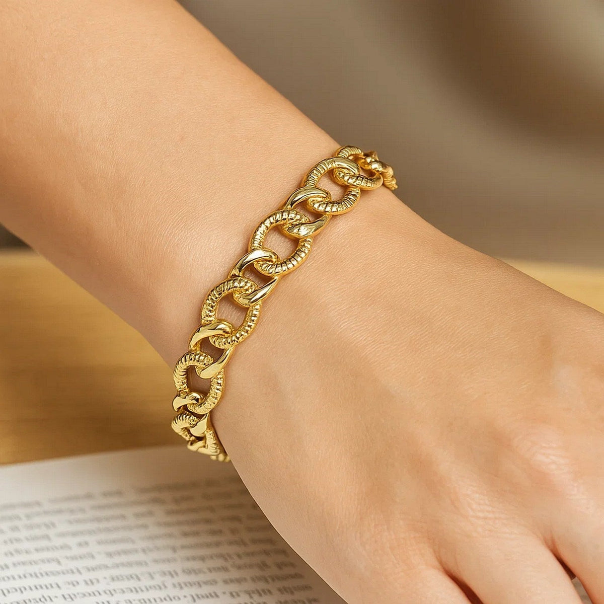 14k Yellow Gold Curb Chain Design with Diamond Cuts Bracelet (8.80 mm) - LinkagejewelrydesignLinkagejewelrydesign