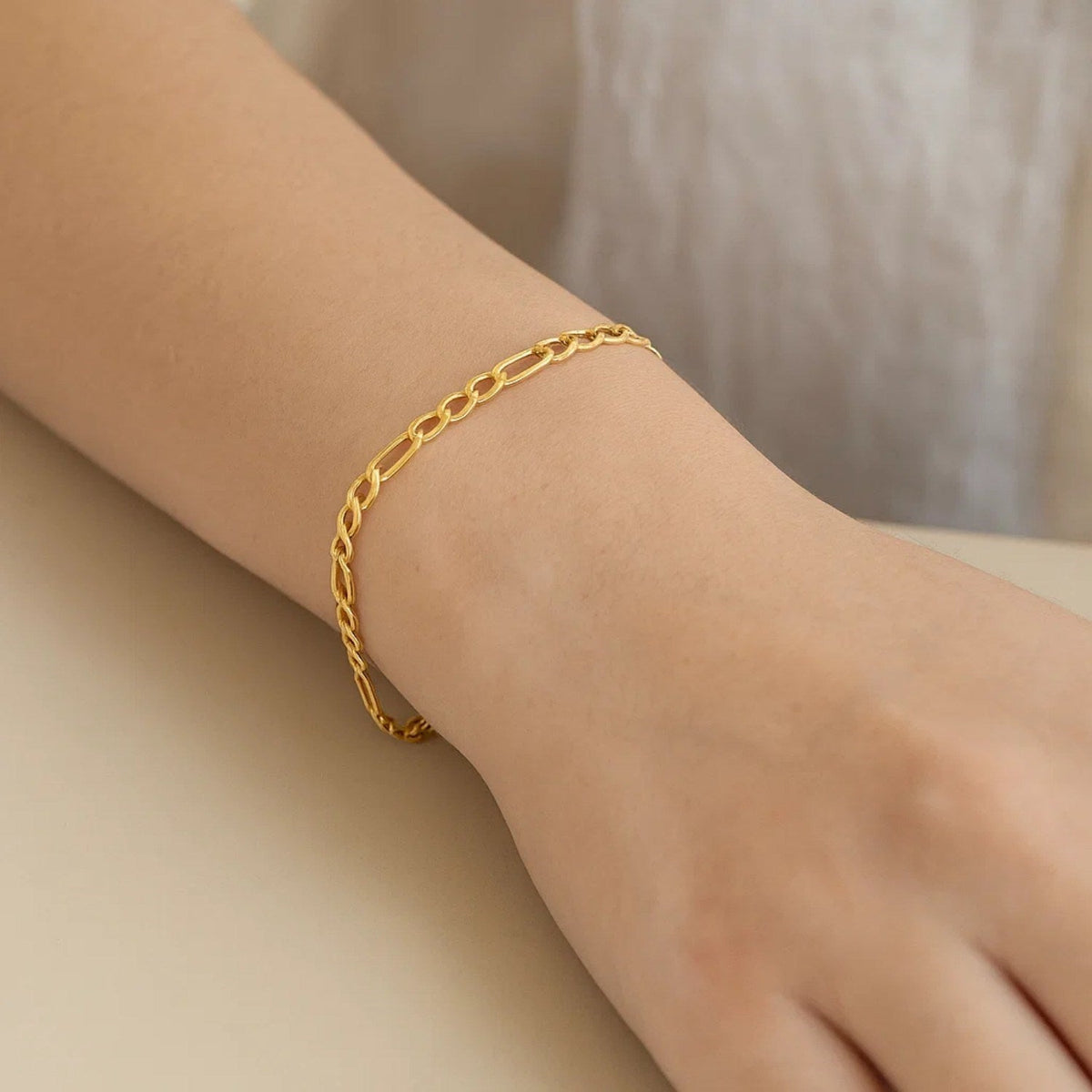 14k Yellow Gold Lite Figaro Bracelet (4.70 mm) - LinkagejewelrydesignLinkagejewelrydesign