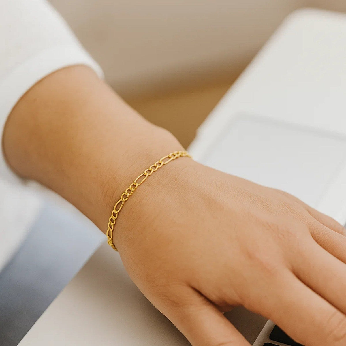 14k Yellow Gold Solid Figaro Bracelet (2.80 mm) - LinkagejewelrydesignLinkagejewelrydesign