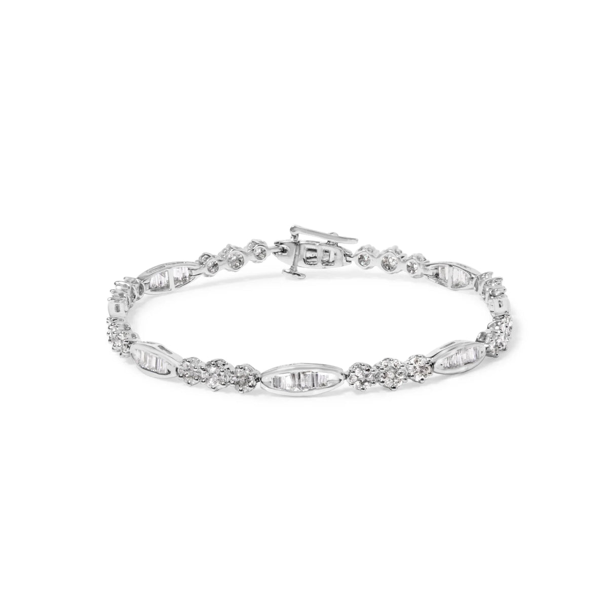 14k White Gold 2 1/2 Cttw Diamond Alternating Floral Cluster and Oval Link 7&quot; Bracelet (G-H Color, SI2-I1 Clarity)