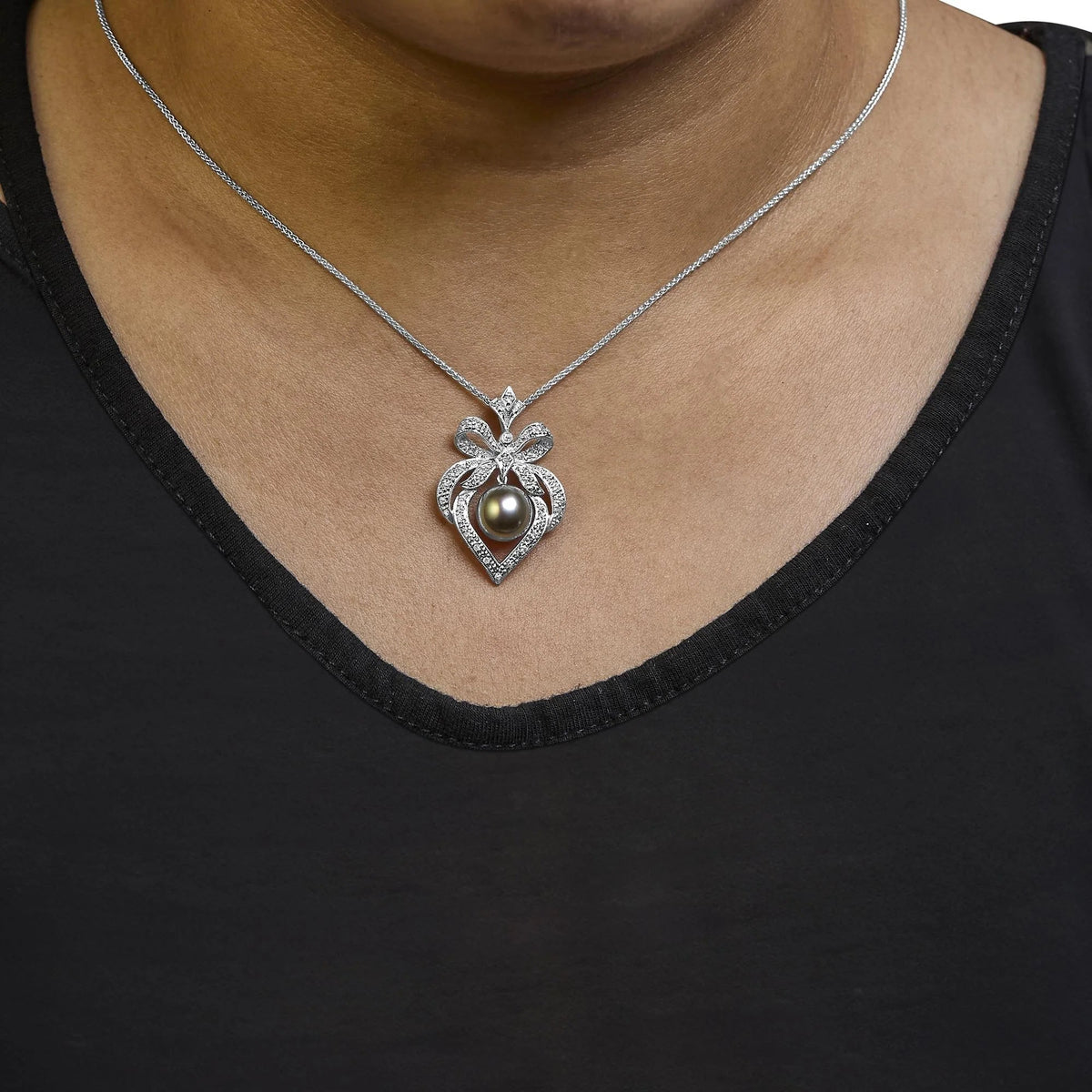 18K 3/4 Cttw Diamond and 12.5 MM Cultured Black Tahitian Pearl Heart Pendant Necklace (G - H Color, SI1 - SI2 Clarity) - 18" Inches - LinkagejewelrydesignLinkagejewelrydesign