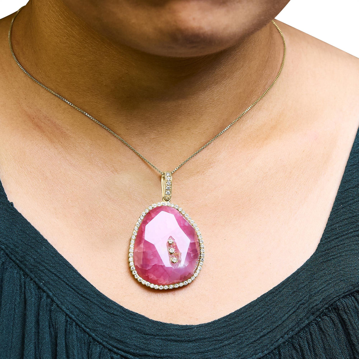 18K Yellow Gold 42.0 Cttw Pink Quartz Crystal Geode and 1.0 Cttw Diamond Halo 18" Pendant Necklace (F - G Color, VS1 - VS2 Clarity) - LinkagejewelrydesignLinkagejewelrydesign