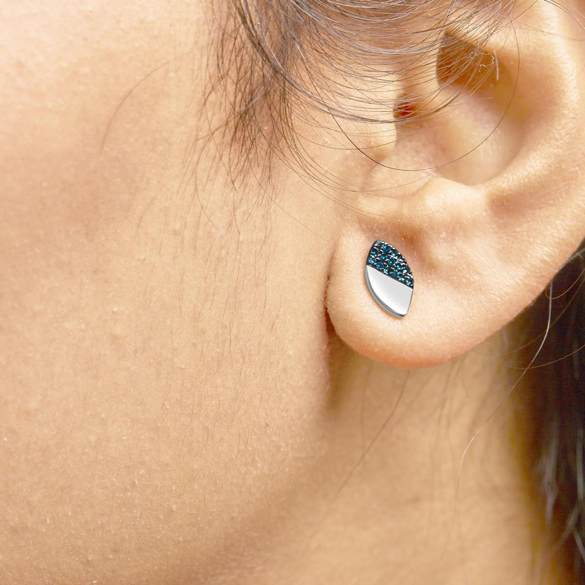 925 Sterling Silver 1/6 Cttw Blue Diamond and Mirror Polish Pear Shape Stud Earrings (Treated Blue Color, I2 - I3 Clarity) - LinkagejewelrydesignLinkagejewelrydesign