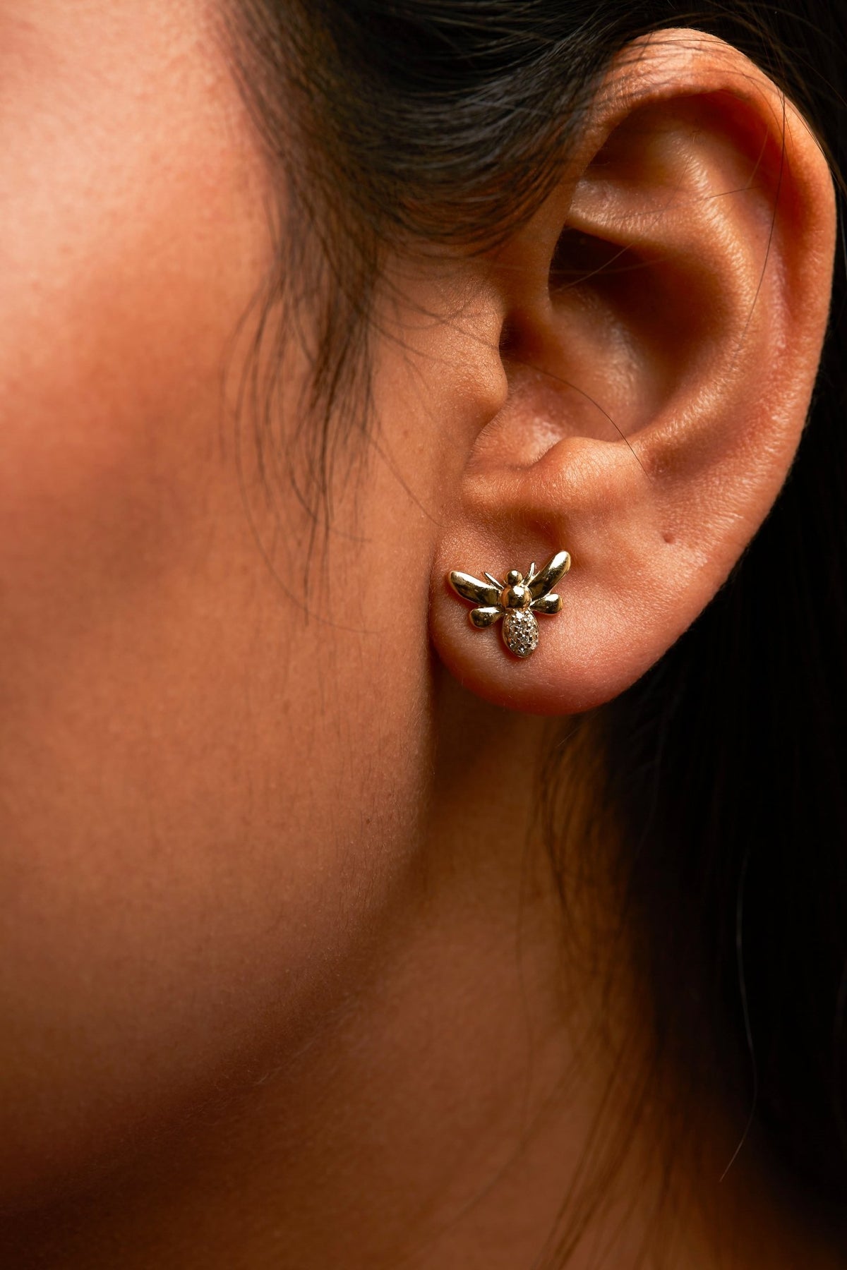 10K Yellow Gold Diamond Accented Bumble Bee Stud Earring (H-I Color, I1-I2 Clarity) - LinkagejewelrydesignLinkagejewelrydesign