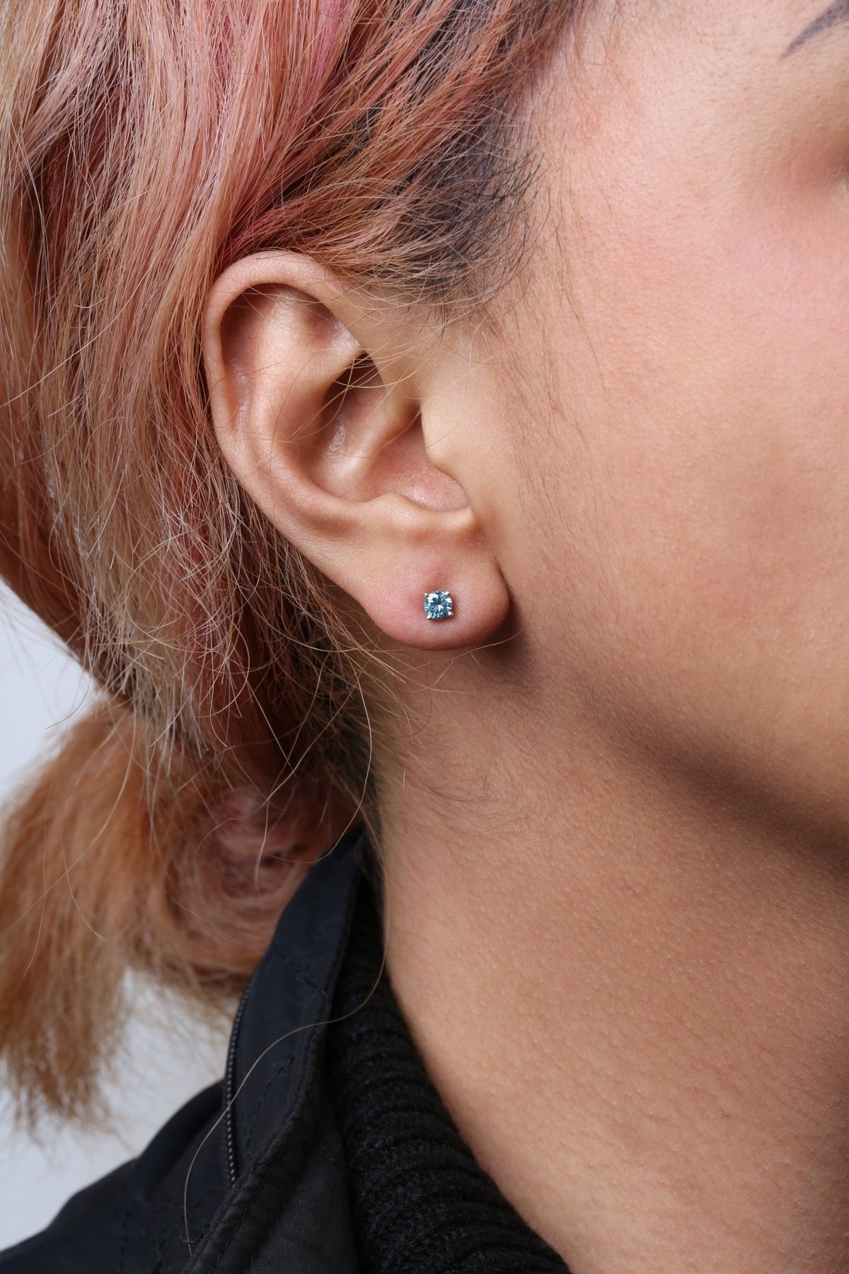 14K White Gold 1/2 Cttw Aqua Blue Diamond Screw-Back 4-Prong Classic Stud Earrings (Color Treated, I2-I3) - LinkagejewelrydesignLinkagejewelrydesign