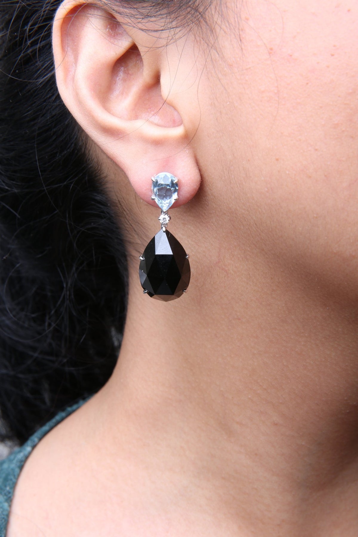 18K White Gold 1/5 Cttw Diamond with Pear Cut Sky Blue Topaz and Pear-Cut Black Onyx Gemstone Dangle Earring (G-H Color, SI1-SI2 Clarity) - LinkagejewelrydesignLinkagejewelrydesign